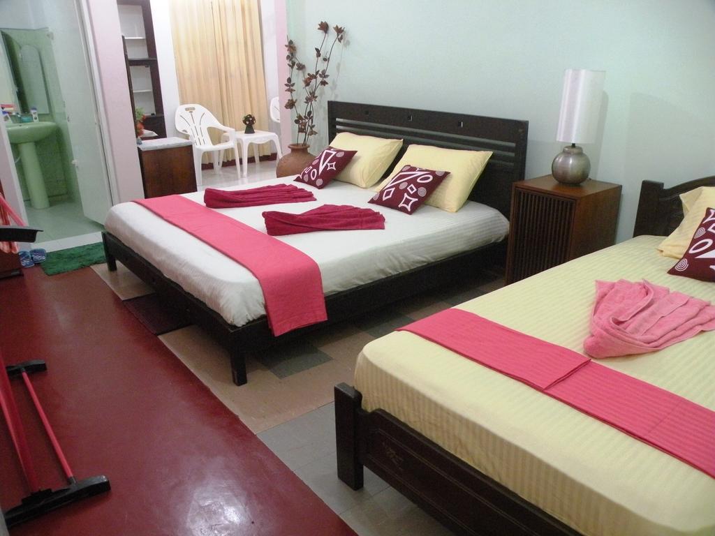 Henderson Airport Residence Negombo Room photo