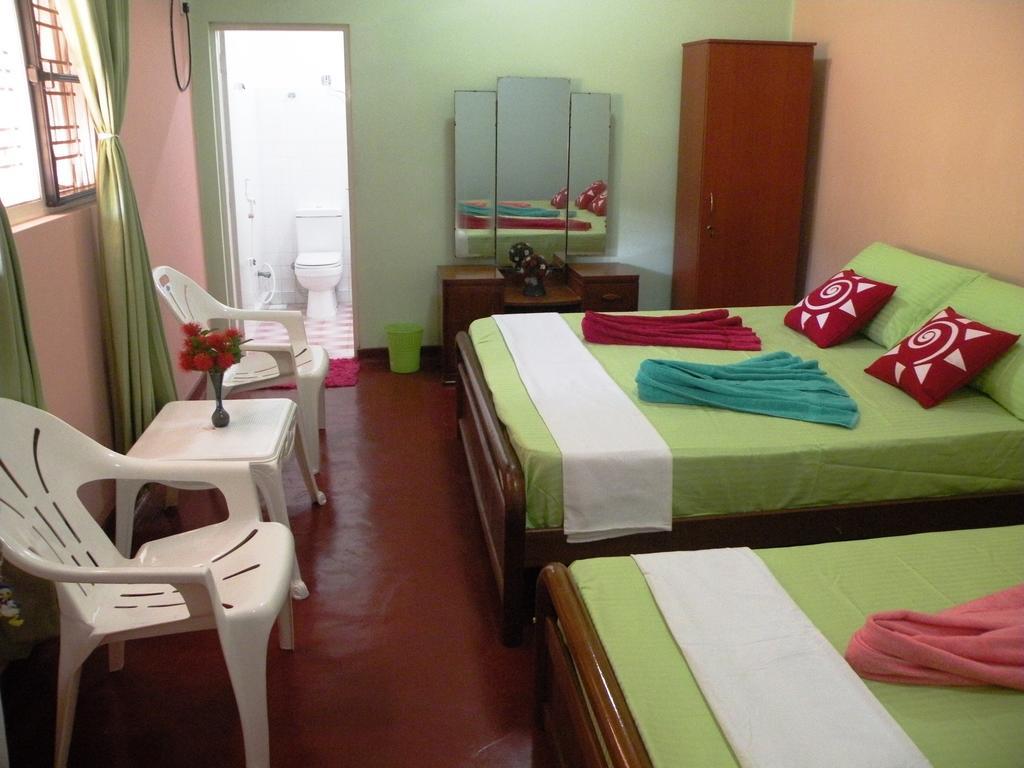 Henderson Airport Residence Negombo Room photo