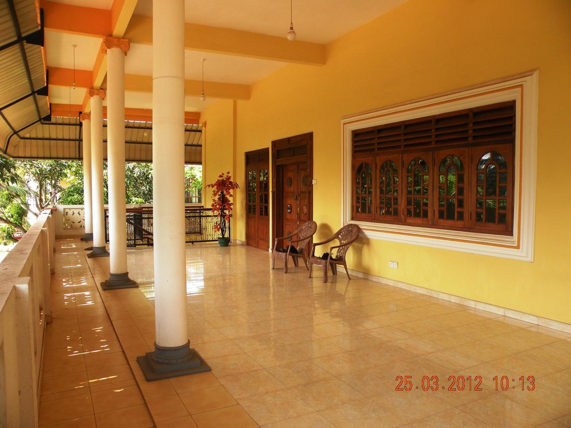 Henderson Airport Residence Negombo Room photo