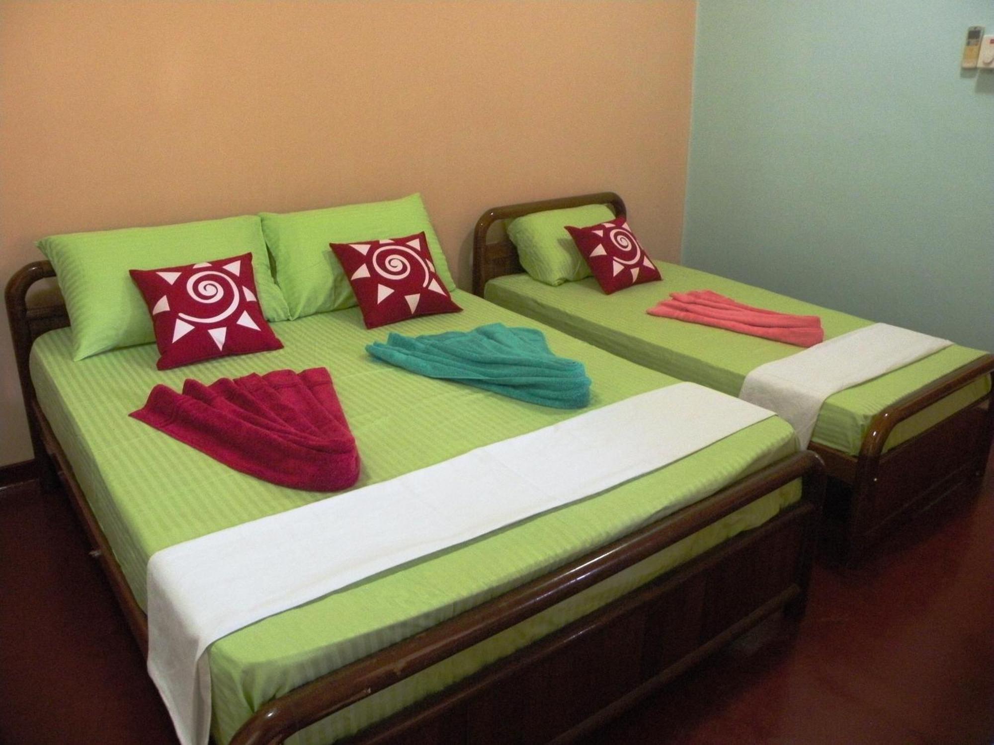 Henderson Airport Residence Negombo Room photo