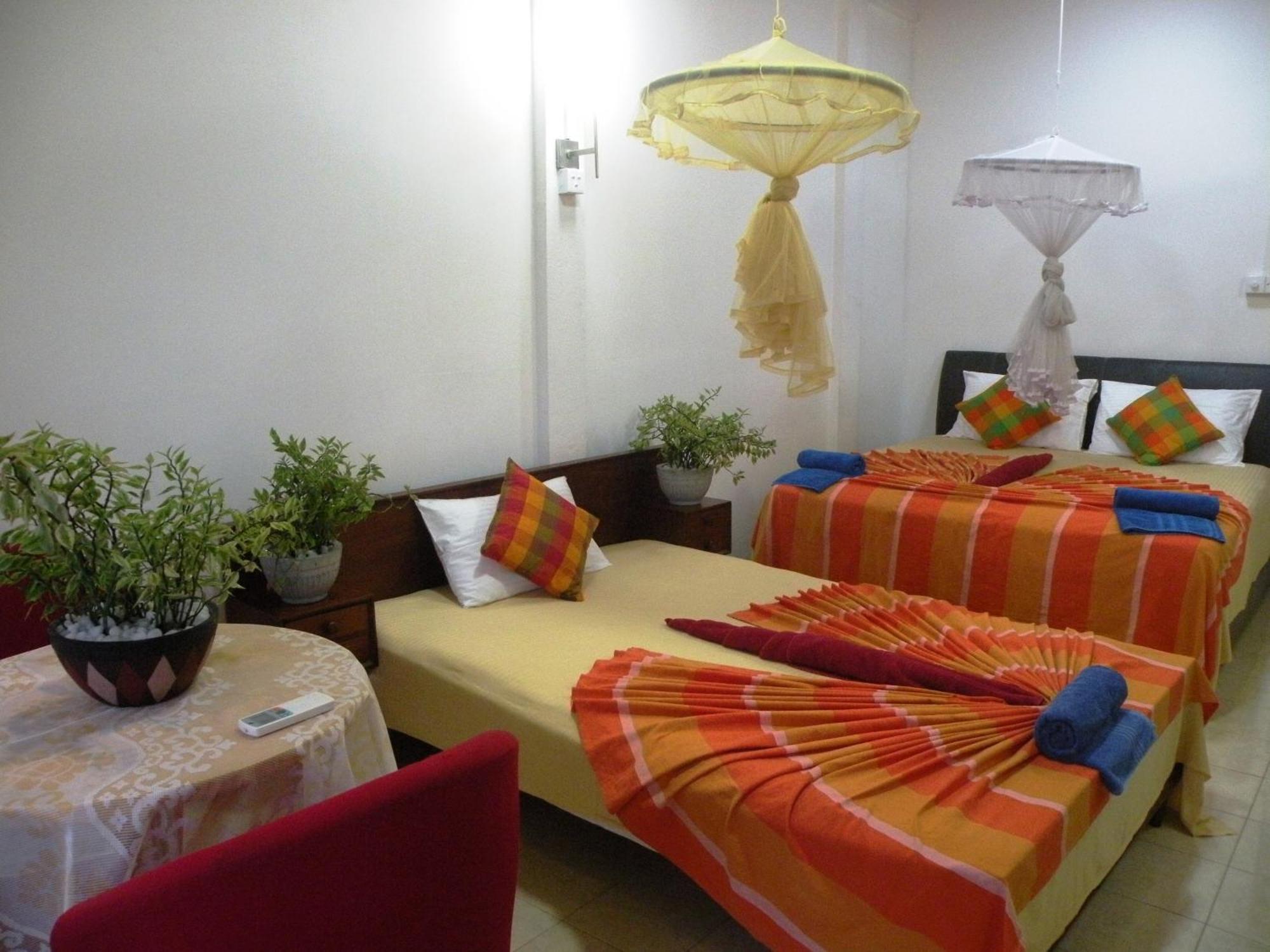 Henderson Airport Residence Negombo Room photo