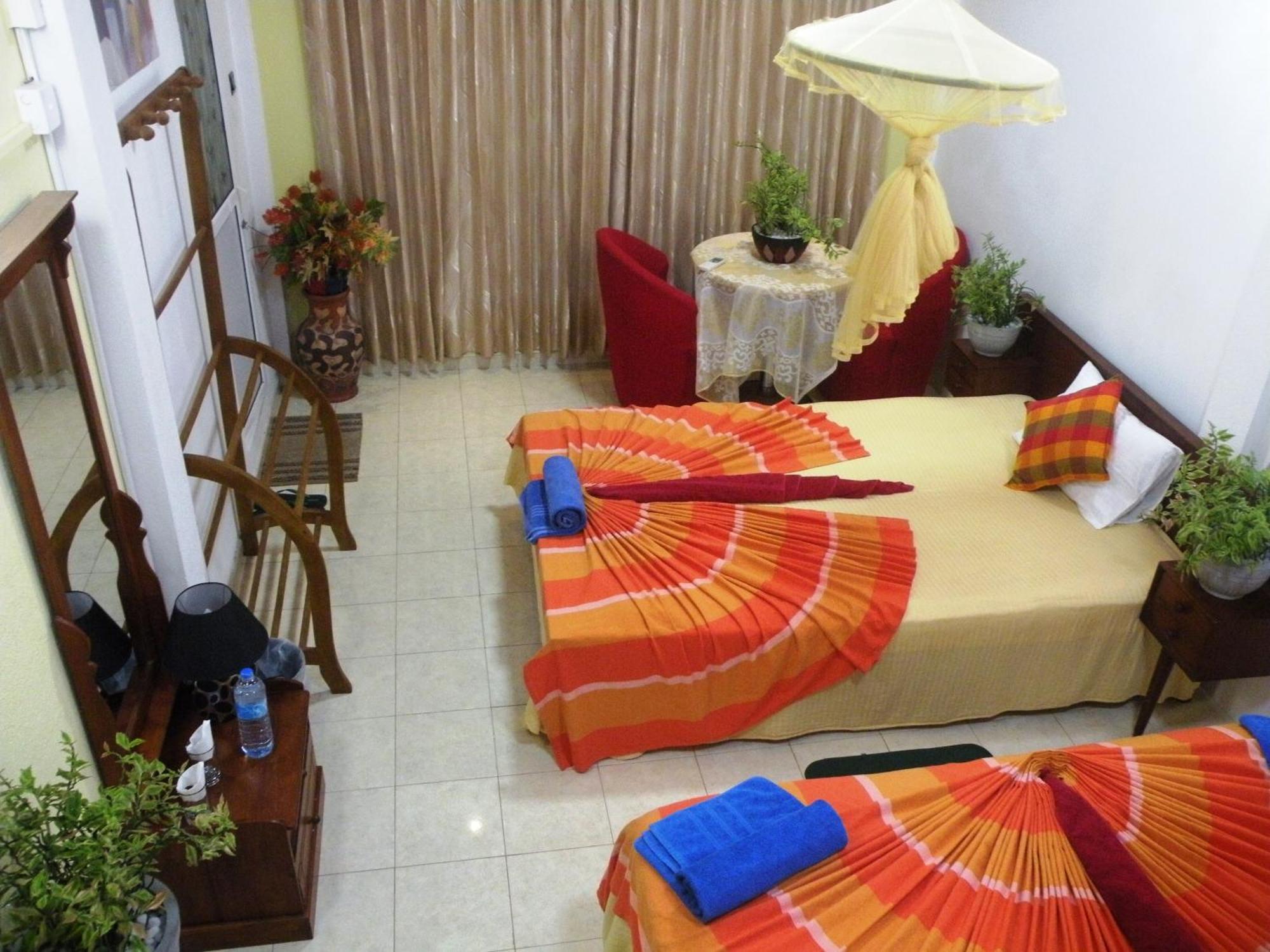 Henderson Airport Residence Negombo Room photo